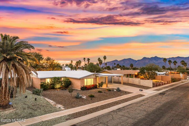 Property Photo: 525 N Bonanza Avenue AZ 85748