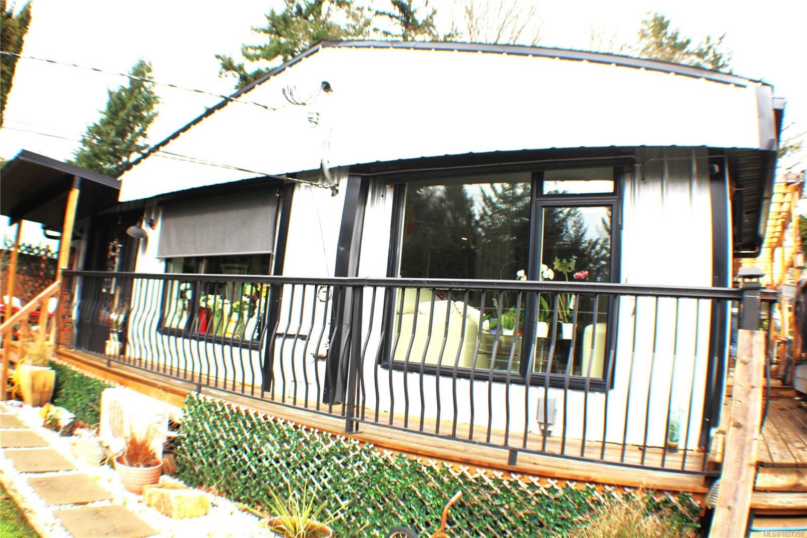 Property Photo:  1120 Donna Ave  BC V9B 2Z3 