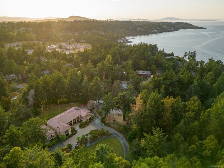 Property Photo: 2495 Shannon Pl BC V8N 1X2