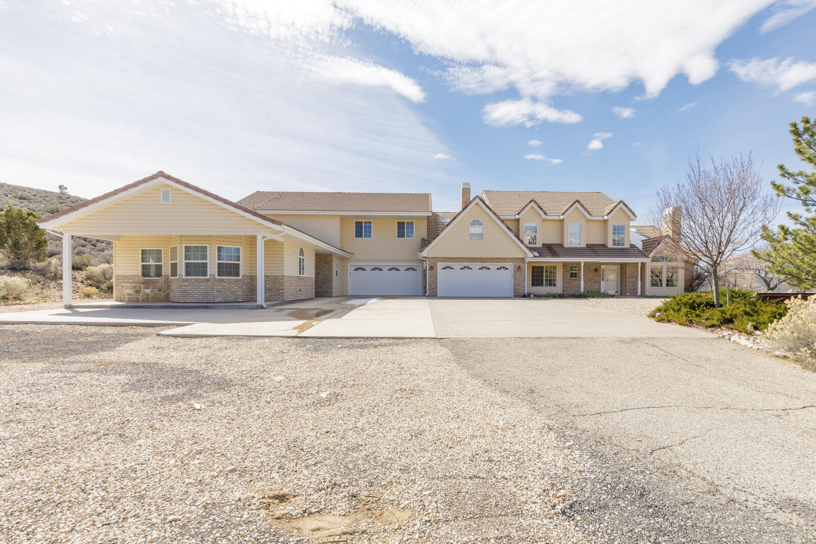 Property Photo: 1215 W Emerald Dr UT 84770