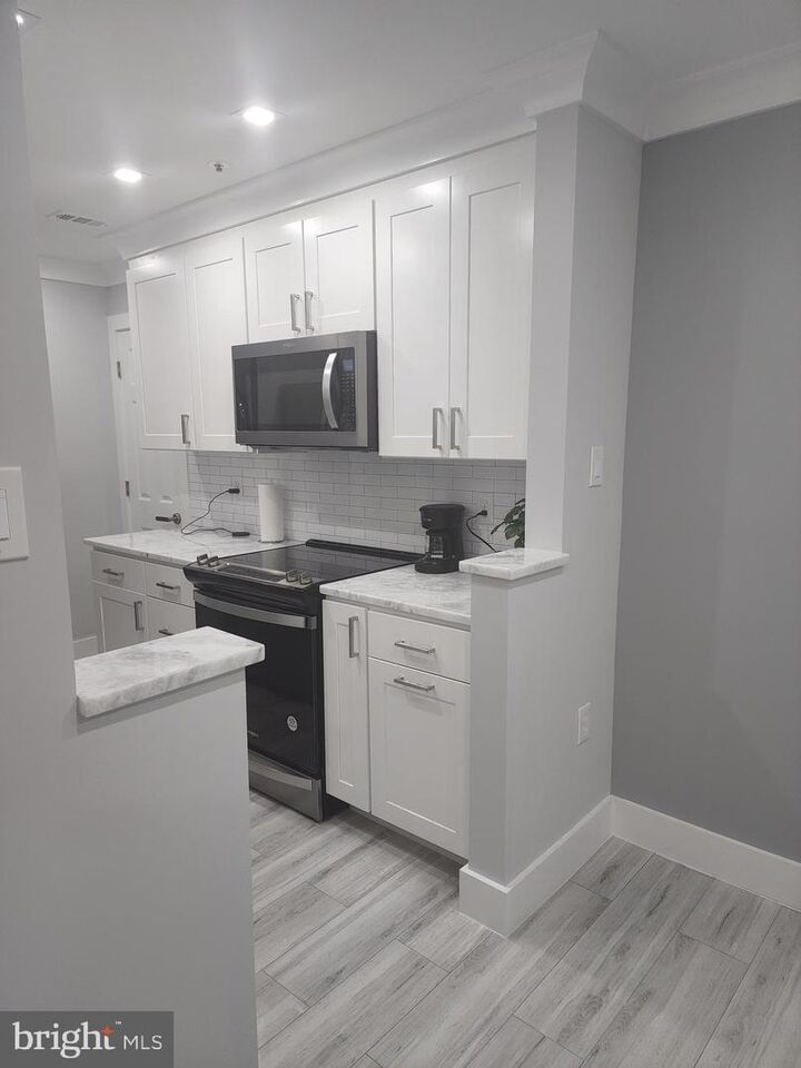 Property Photo: 255 S Pickett Street S 101 VA 22304