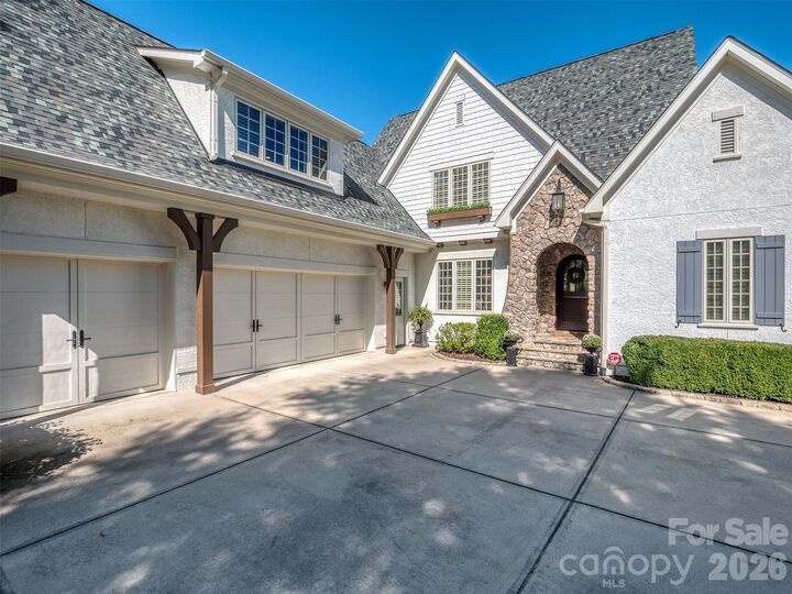 Property Photo: 16728 Ashton Oaks Drive NC 28278