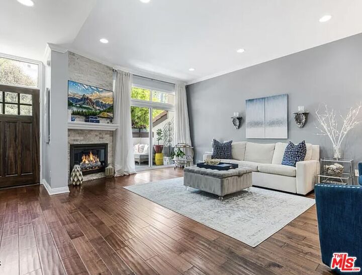 Property Photo:  17213 Palisades Cir  CA 90272 