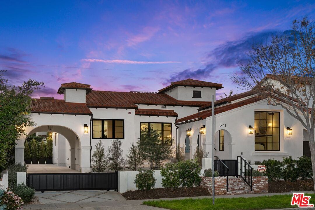 Property Photo:  341 S Roxbury Dr  CA 90212 