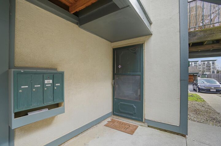 Property Photo: 1094 Merrimar S Circle OH 43220