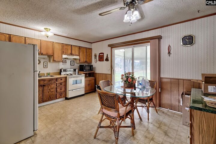 Property Photo:  211 Woodvine  SC 29072 