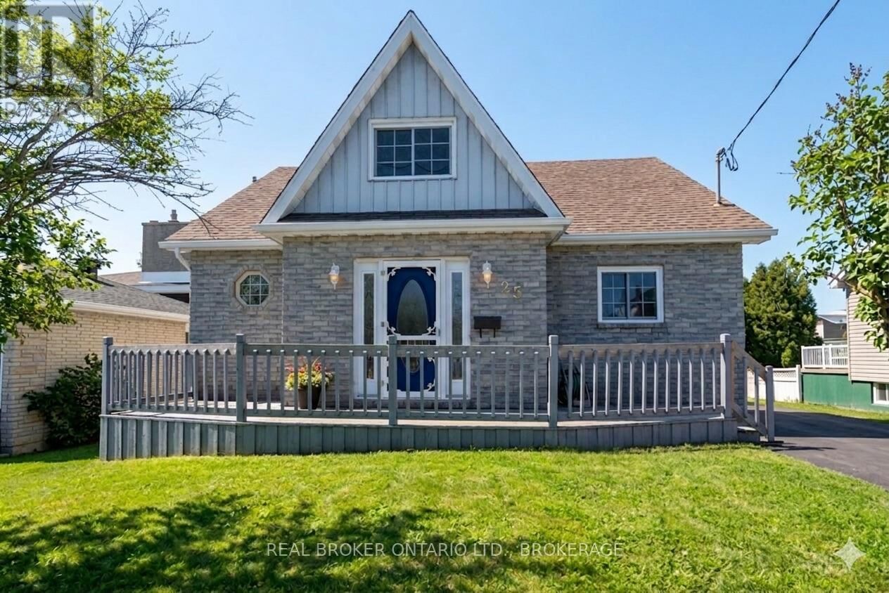 Property Photo: 25 Dunbar Avenue ON K6H 5M6