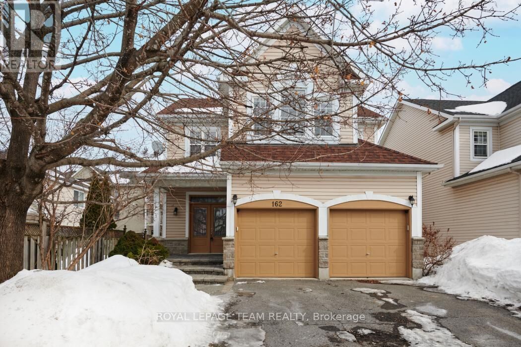 Property Photo: 162 Redcliff Avenue ON K2J 5J7