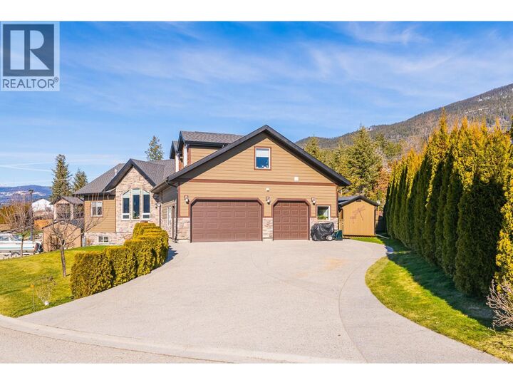 1021 Kootenay Place — photo 1