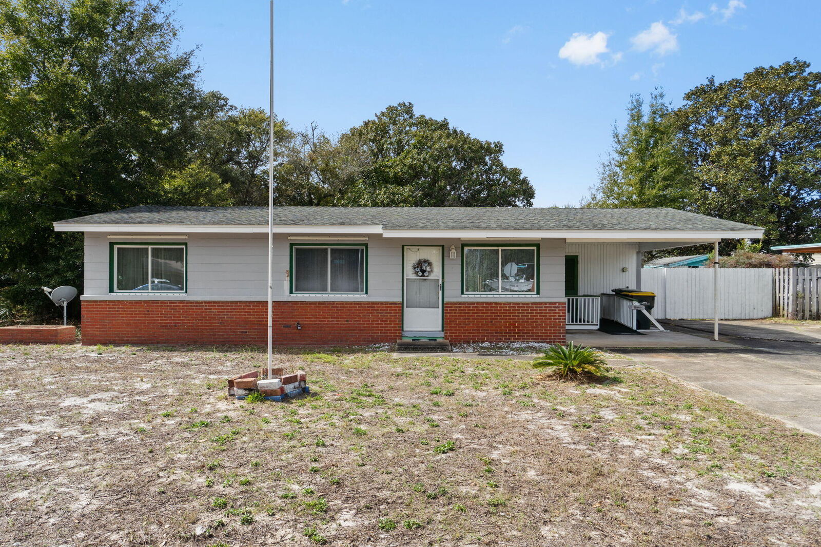 Property Photo:  106 SW Cedar Avenue  FL 32548 