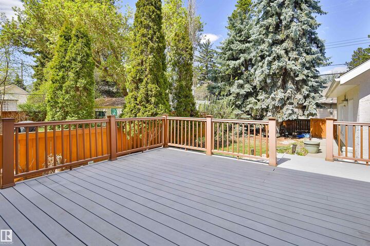 Property Photo:  11528 72 Avenue NW  AB T6G 0B8 