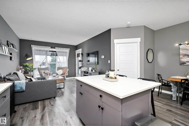 10518 113 Street NW 406 — photo 1