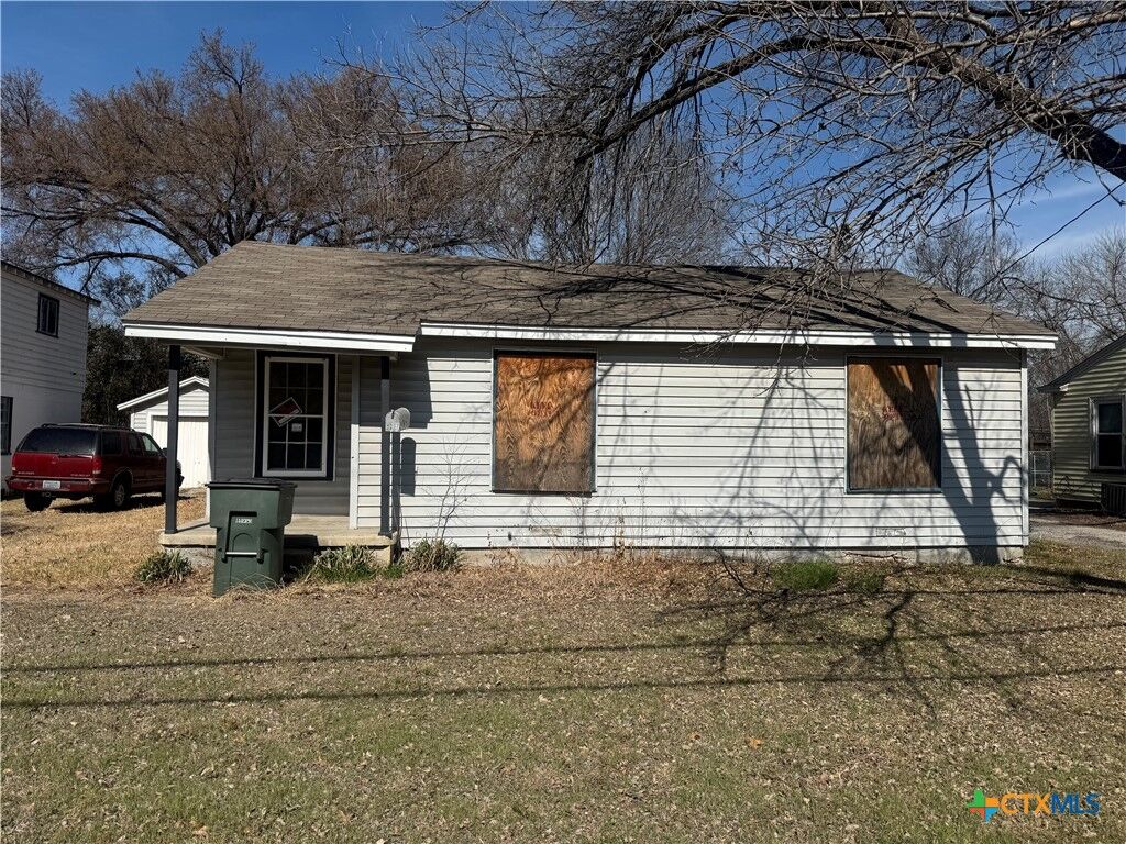 Property Photo:  1307 E Avenue G  TX 76541 