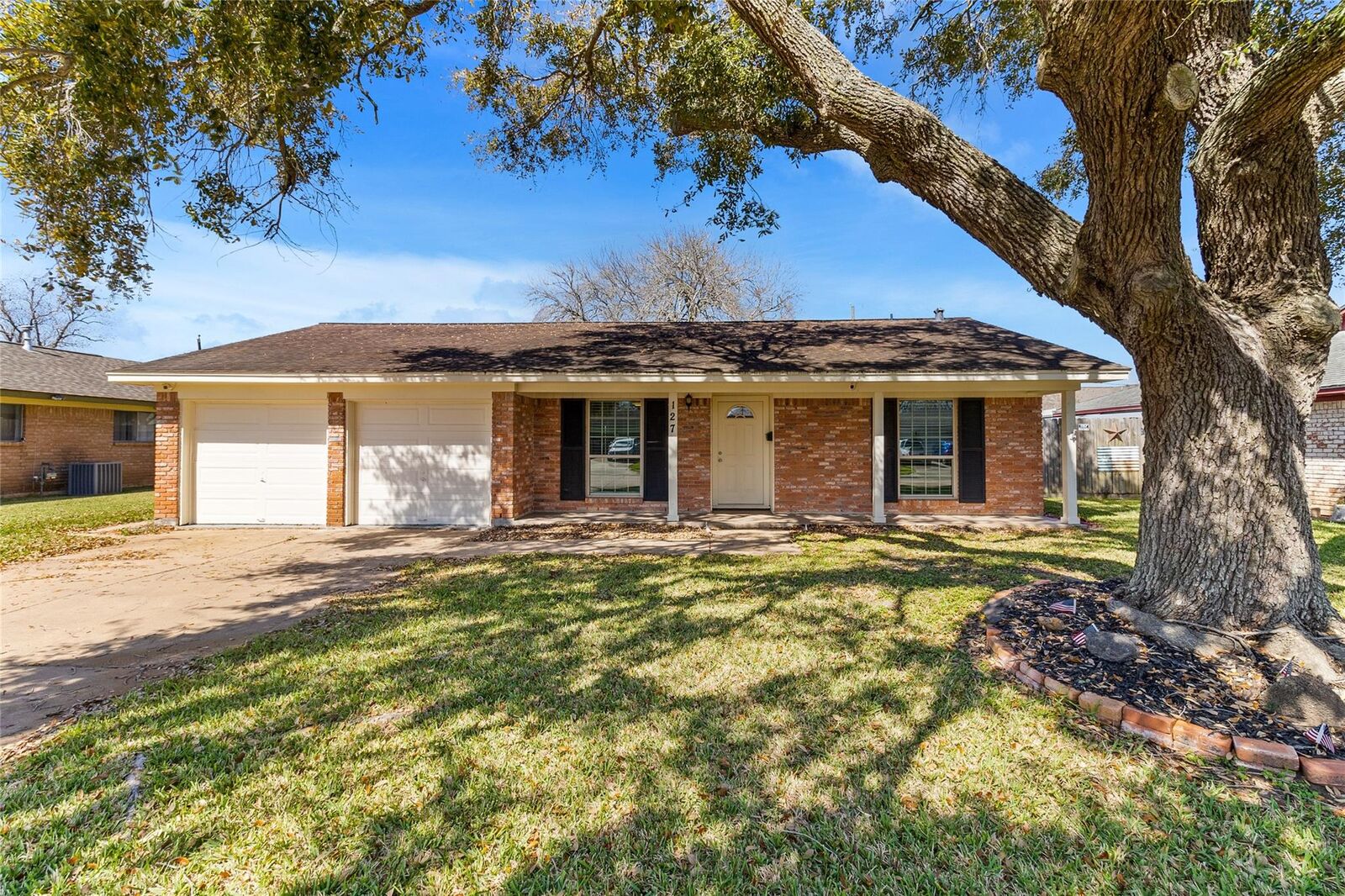 Property Photo:  127 Talisman Street  TX 77566 