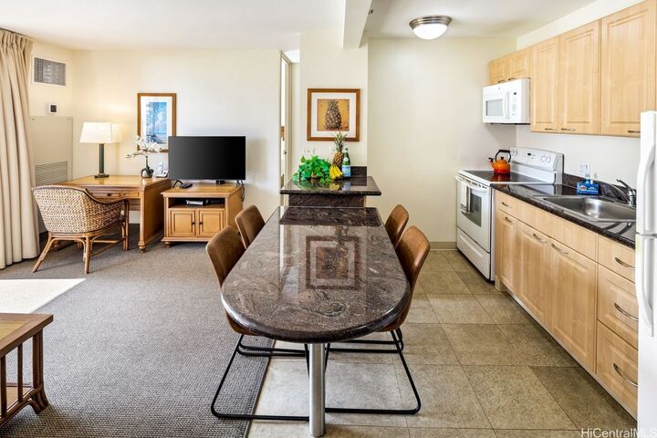 Property Photo:  229 Paoakalani Avenue 906  HI 96815 