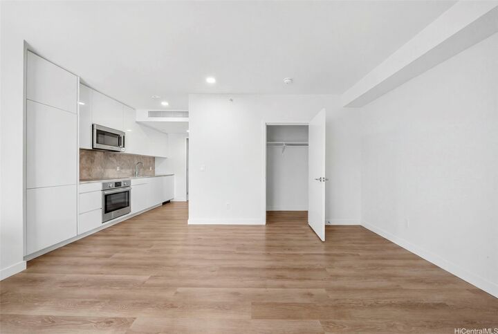 Property Photo:  987 Queen Street 2616  HI 96814 