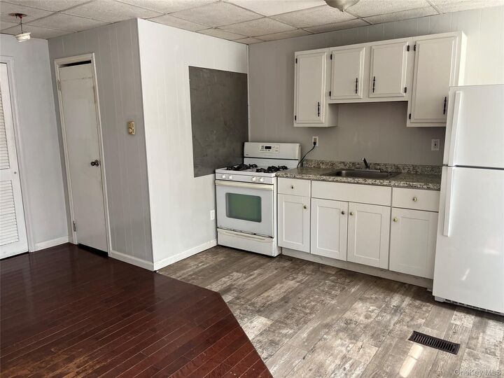 Property Photo:  162 Jersey Avenue 1F  NY 12771 