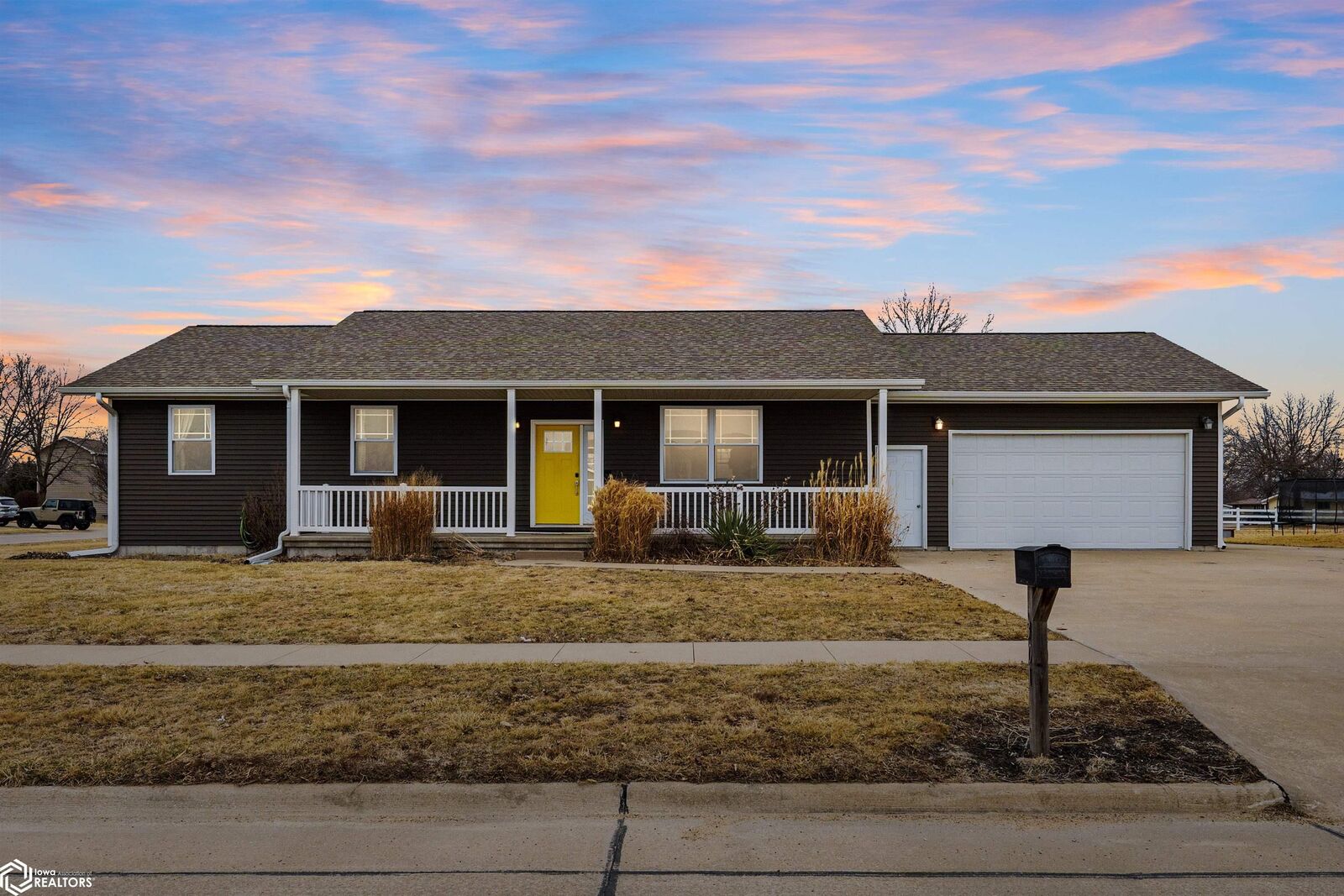 Property Photo:  1301 Huron Street  IA 52637 