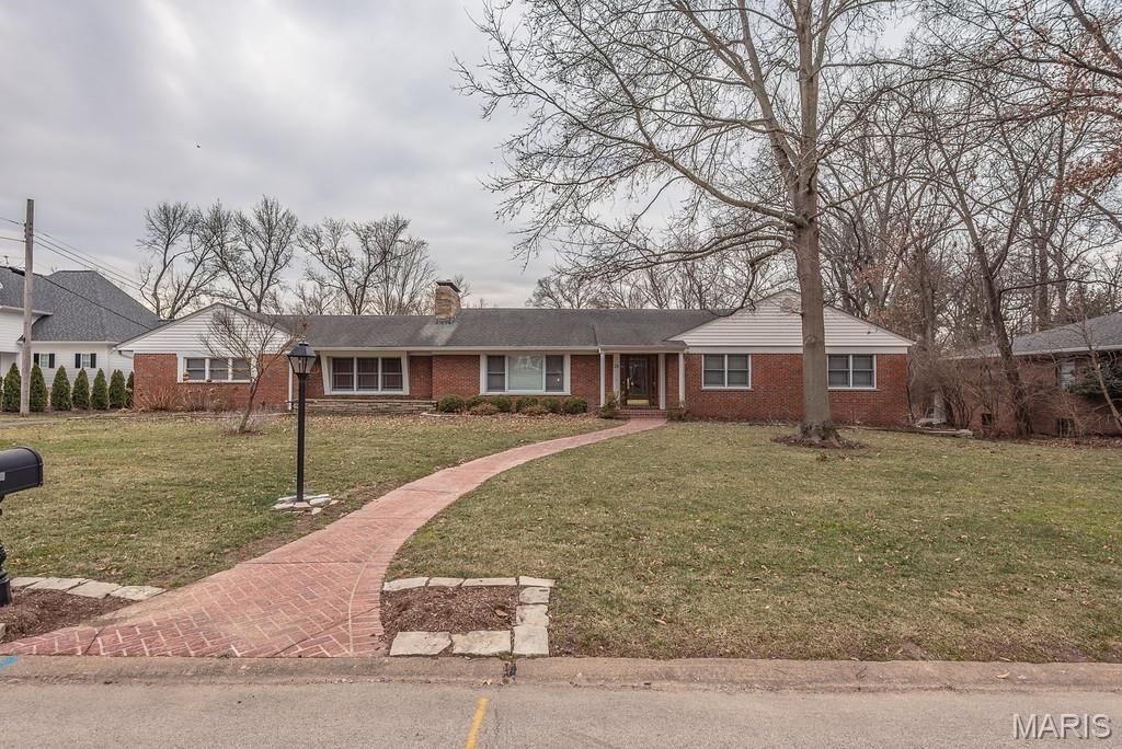 Property Photo: 28 Woodcrest Drive MO 63124