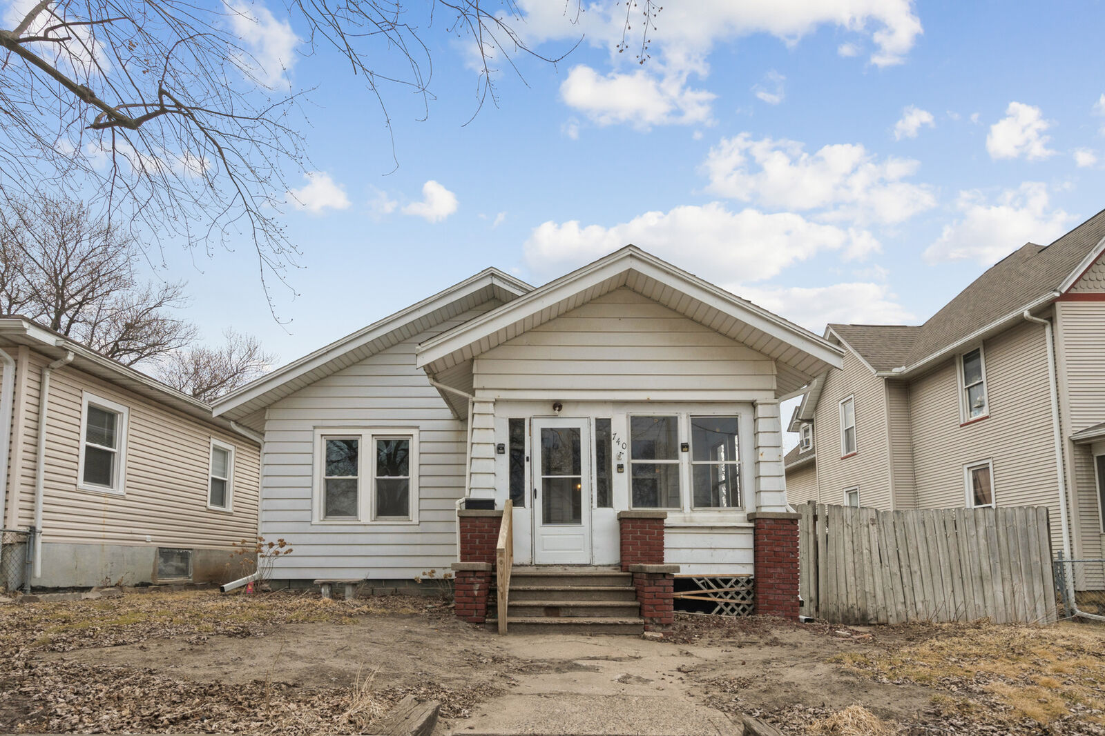 Property Photo:  740 15th Avenue S  IA 52732 