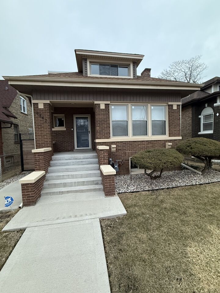 Property Photo:  9347 S Loomis Street  IL 60620 