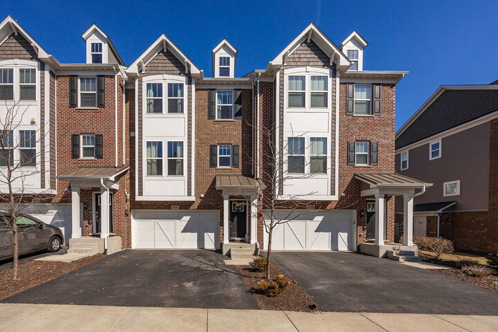 Property Photo:  906 Coletta Circle  IL 60563 