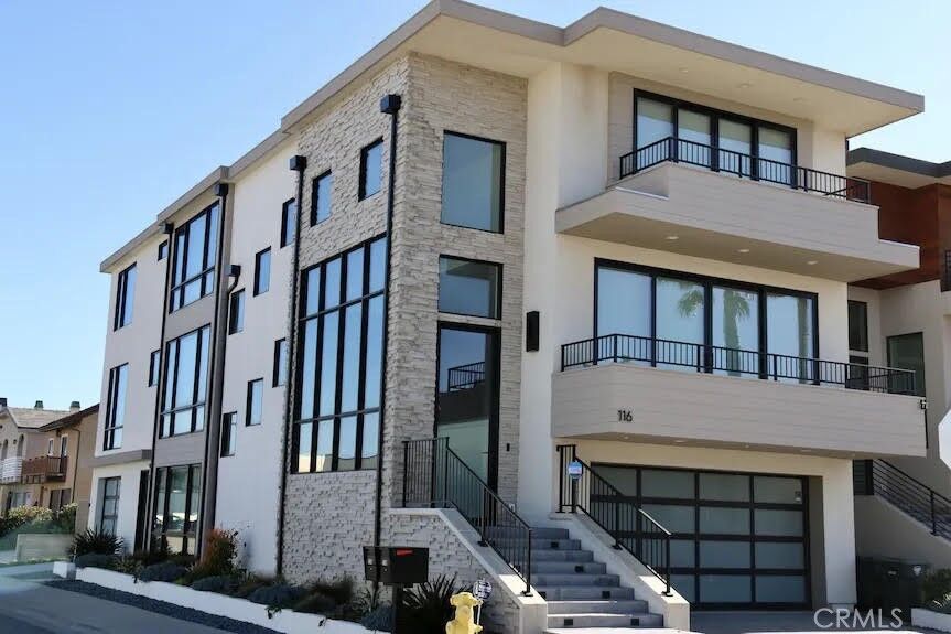 Property Photo:  116 W Channel Islands Boulevard  CA 93035 