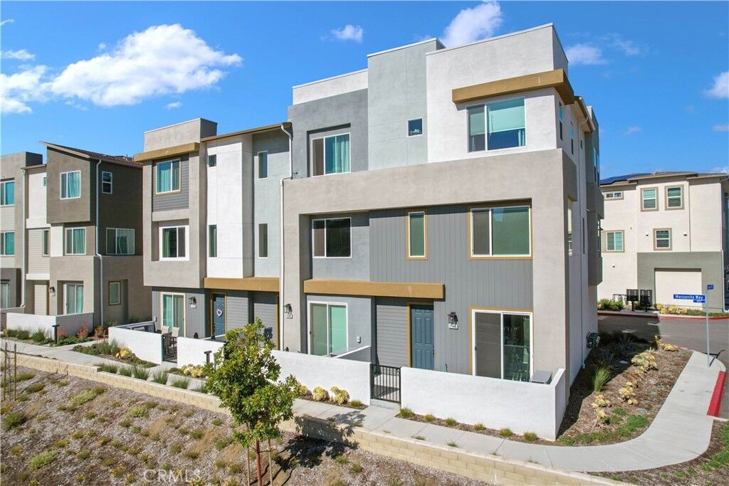 Property Photo:  27586 Manzanita Way  CA 91381 