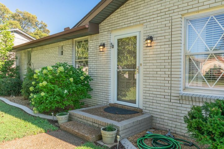 Property Photo:  102 Donna Ct  TN 37075 