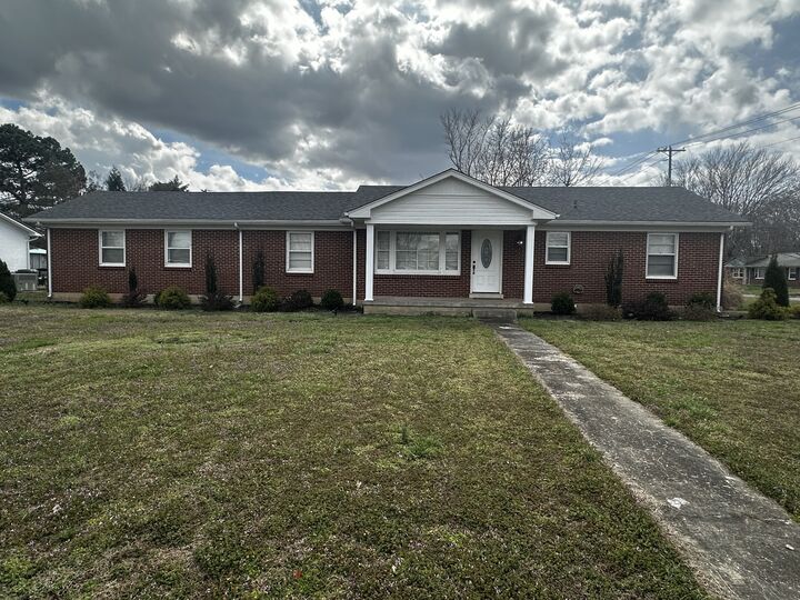 Property Photo: 601 5th St TN 38464