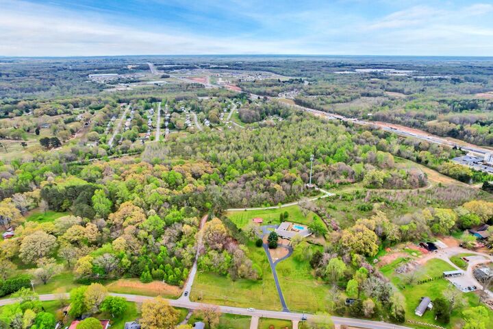 Property Photo: 2888 Old Medina Rd TN 38305