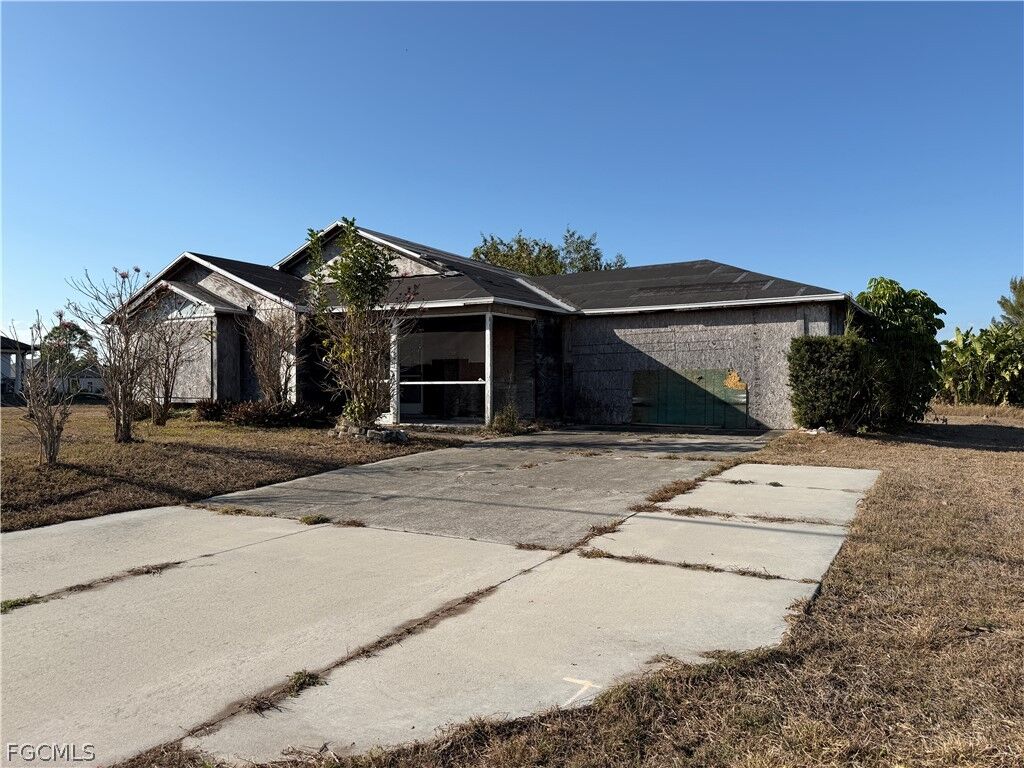 Property Photo: 2601 Van Buren Parkway FL 33993