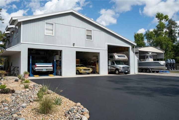 Property Photo: 25335 Pinson Drive FL 34135