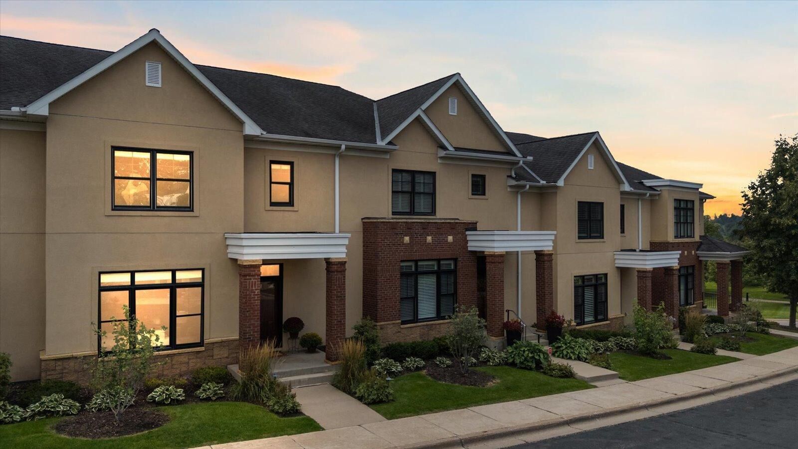 Property Photo:  708 Linden Street  MN 55118 