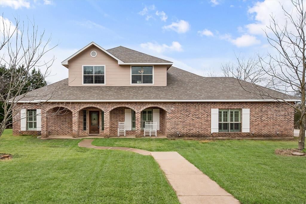 Property Photo:  1765 N Mockingbird Lane  TX 76065 