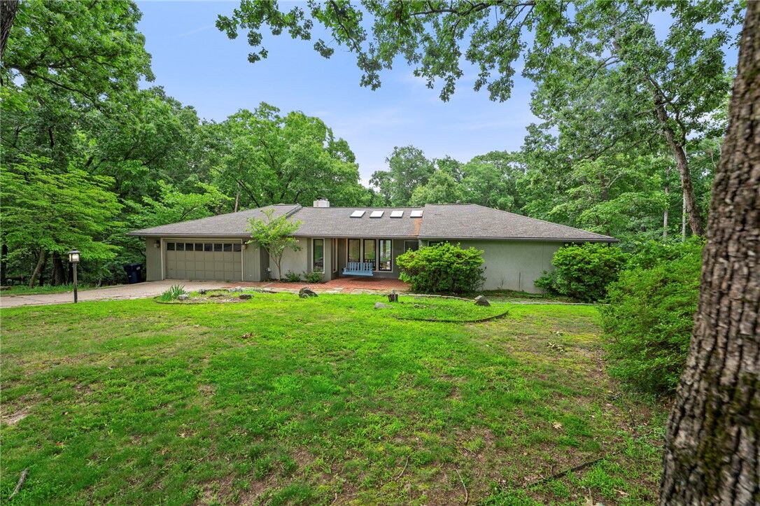 Property Photo:  1113 E Walnut Street  AR 72756 