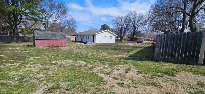 Property Photo:  314 S Neal Street  AR 72753 