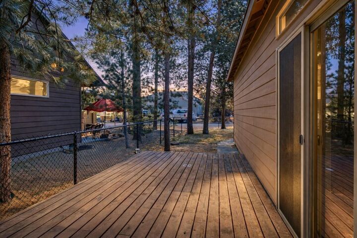 Property Photo: 51861 Hollinshead Place OR 97739