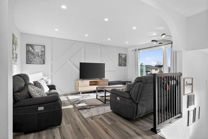 Property Photo:  128 Bernard Close NW  AB T3K 2H3 