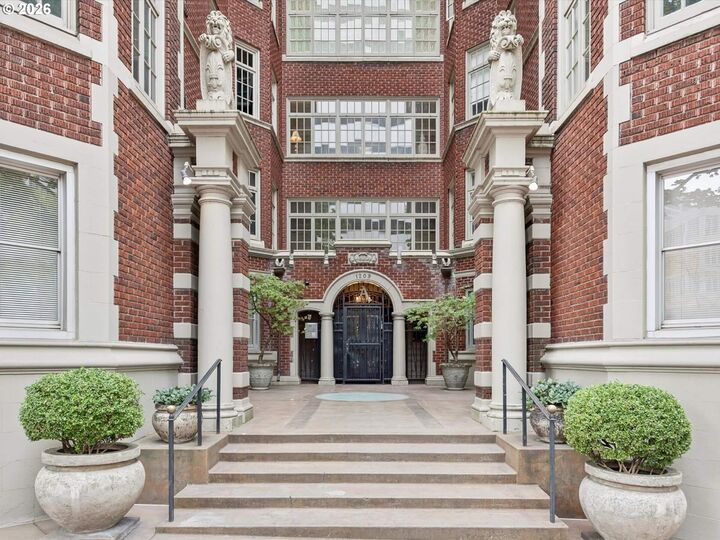 Property Photo: 1209 SW 6th Ave 701 OR 97204