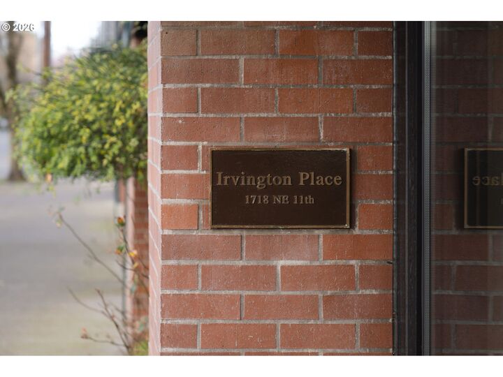 Property Photo:  1718 NE 11th Ave 415  OR 97212 