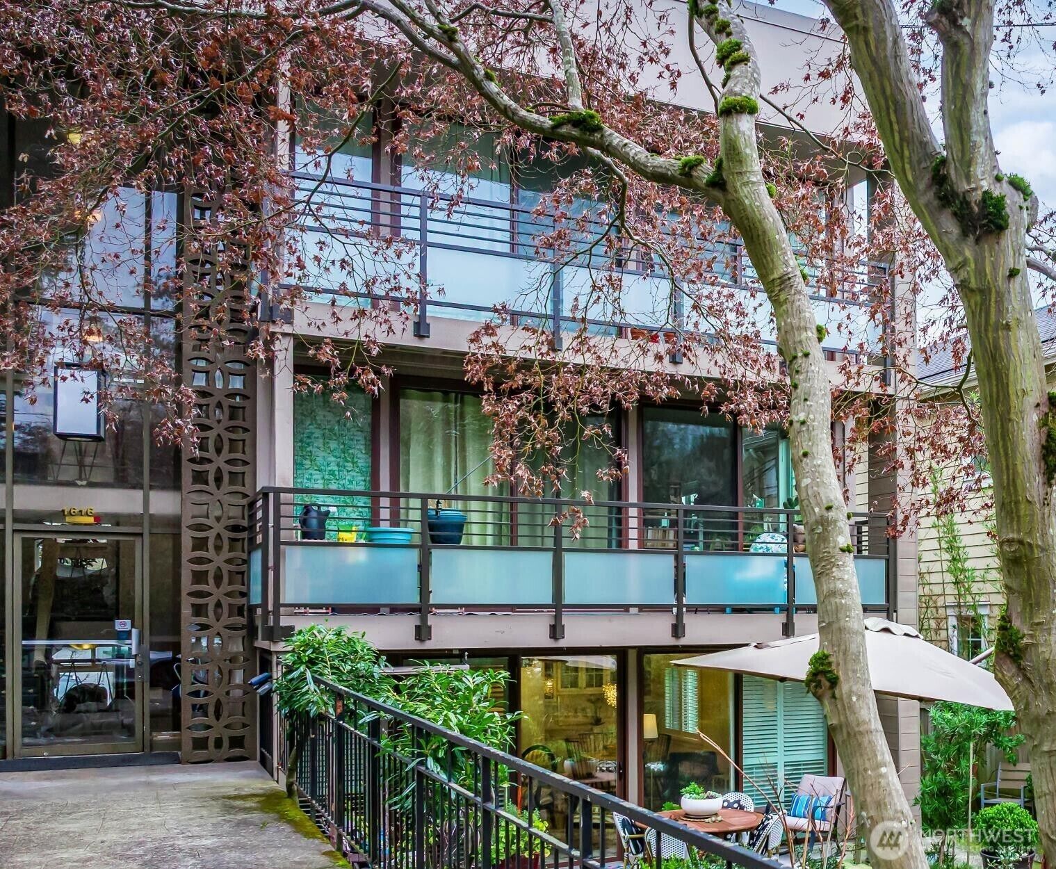 Property Photo:  1616  41st Avenue E 101  WA 98112 