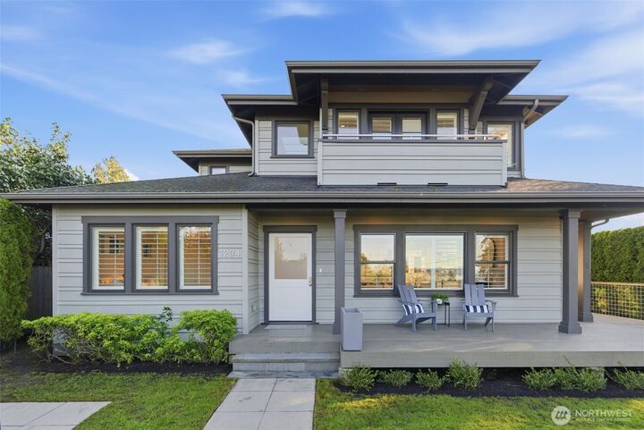 Property Photo:  1204  6th Street W  WA 98033 