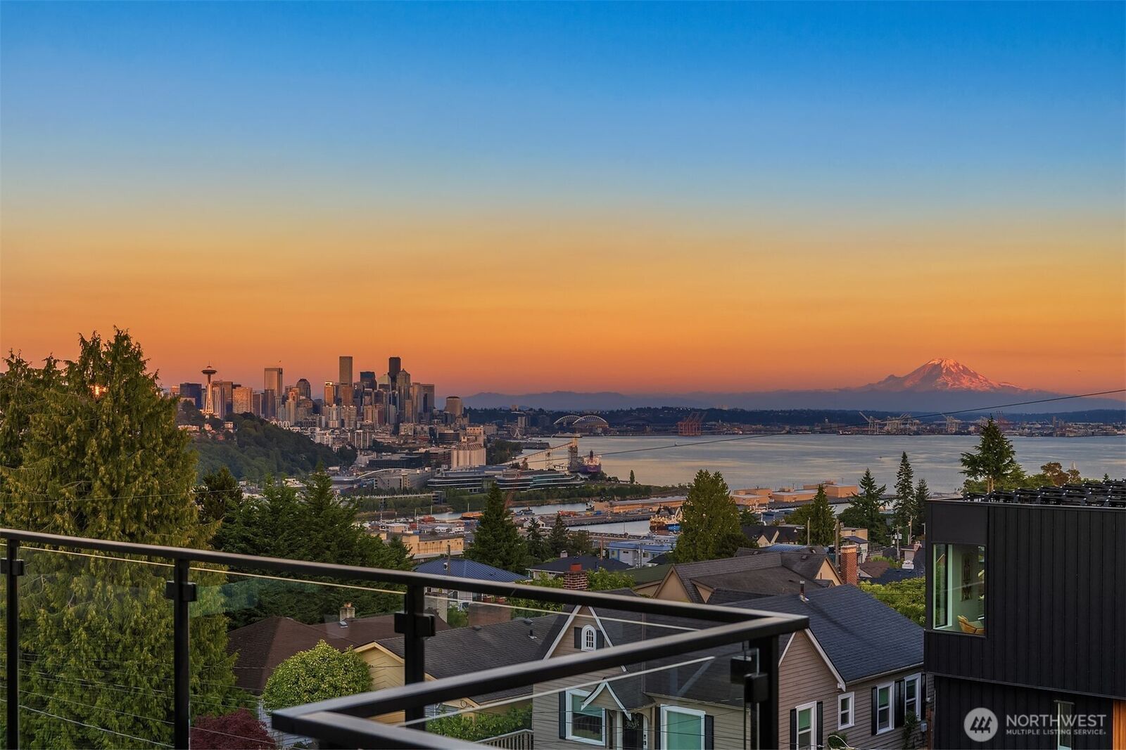 Property Photo:  2630 W Lynn Street  WA 98199 