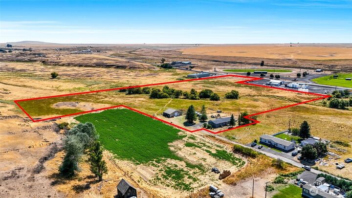 Property Photo:  749 NE North Ave  WA 99185 