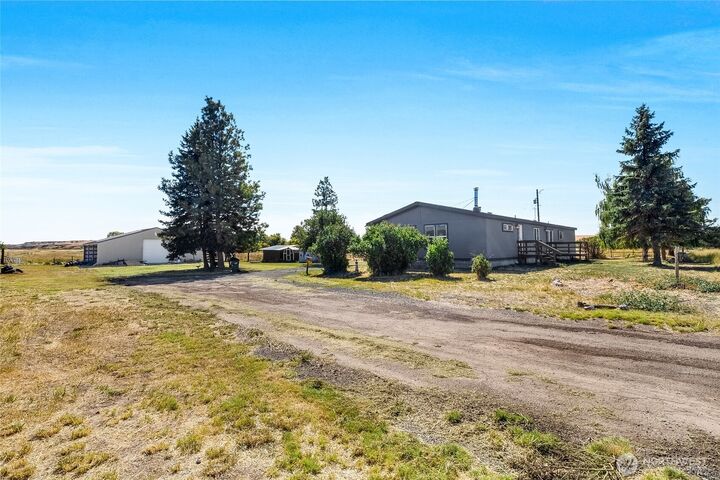 Property Photo:  749 NE North Ave  WA 99185 