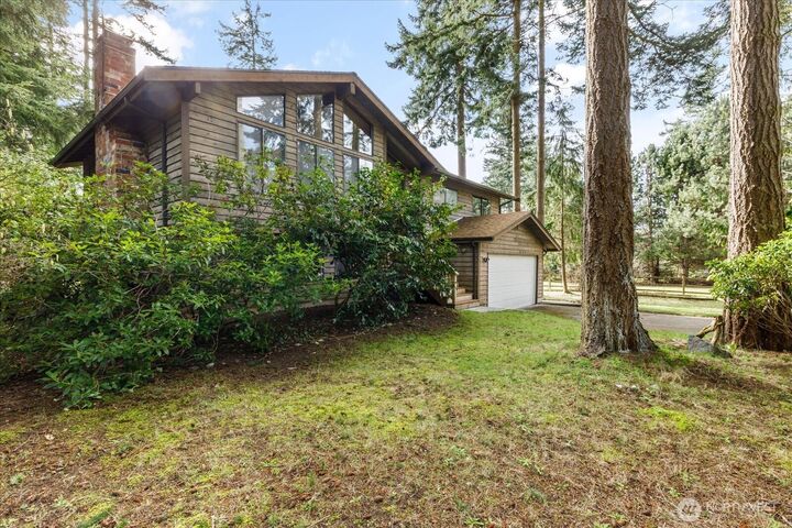 Property Photo:  2011  Pine Wood Way  WA 98277 