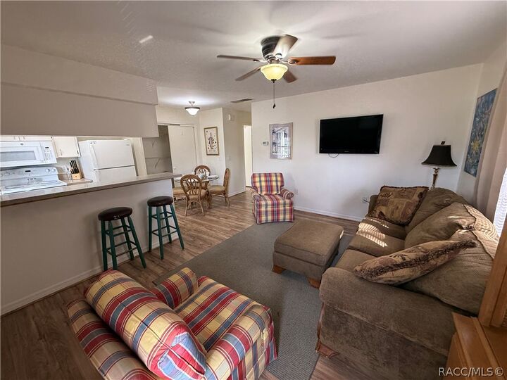 Property Photo: 955 SE Mayo Drive FL 34429