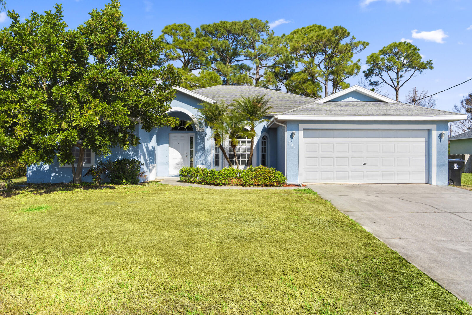 Property Photo:  241 SE Starfish  FL 34984 