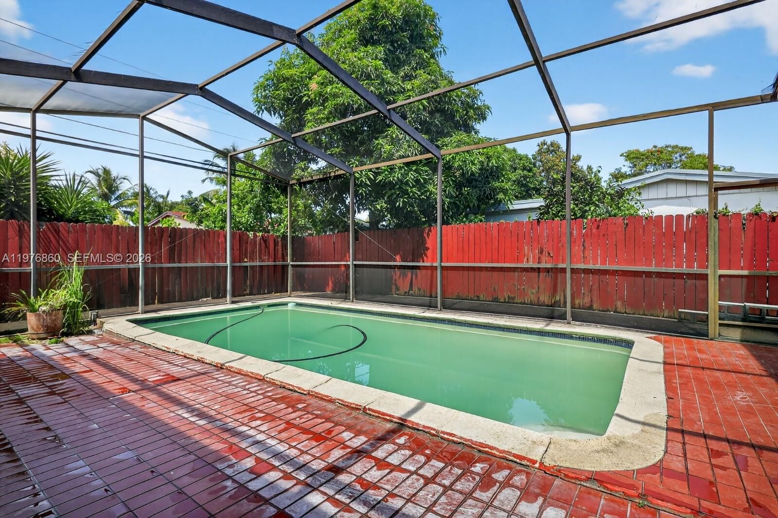 Property Photo:  245 NE 175th St  FL 33162 